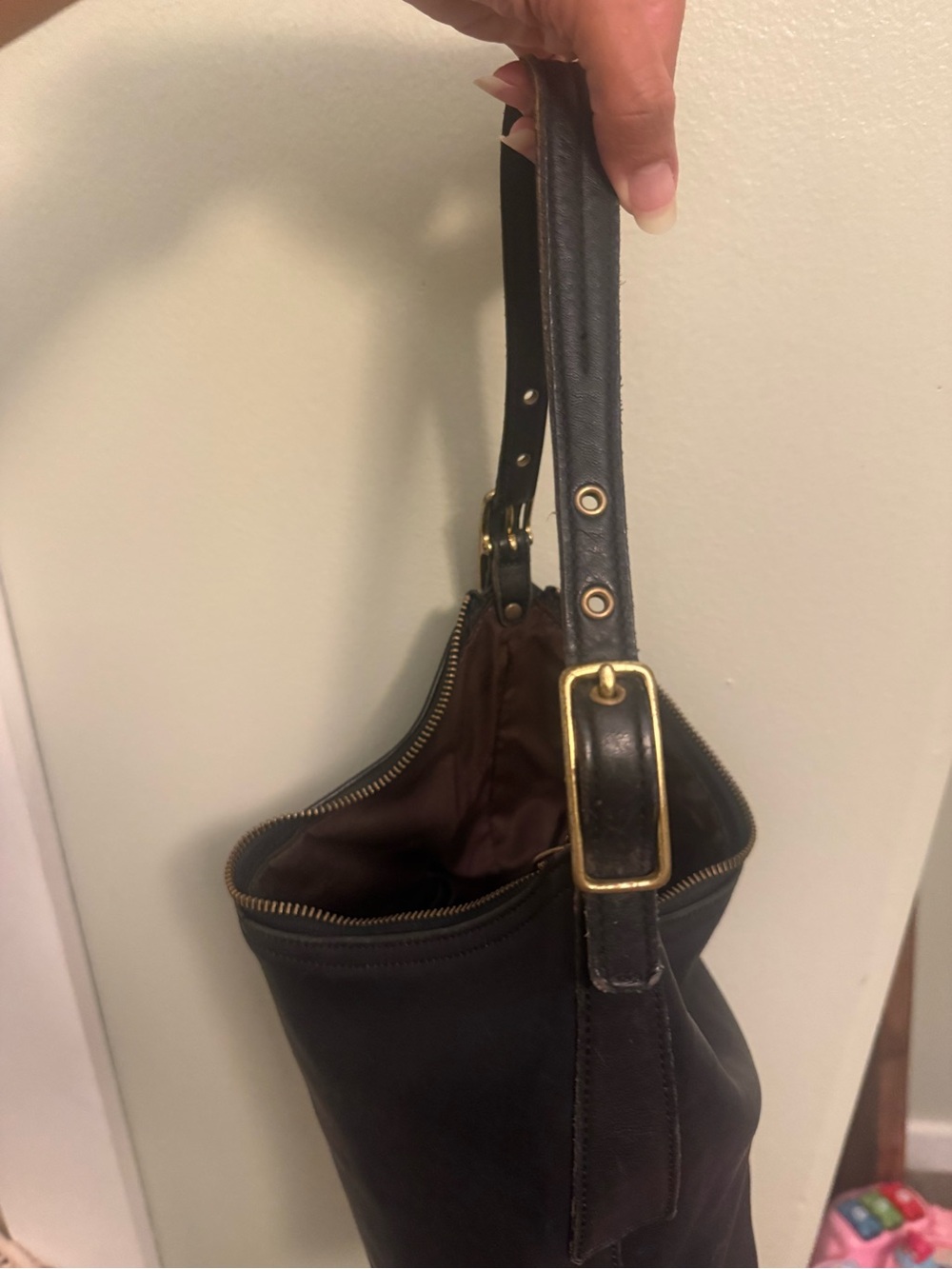 Vintage Coach Classic Black Leather Shoulder Bag - Picture 5 of 8
